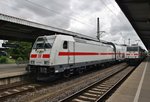 146 568-1 macht sich am 1.8.2016 mit IC2035 von Norddeich nach Leipzig Hauptbahnhof im Magdeburger Hauptbahnhof auf den Weg.