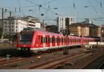 Triebwagen 430 150, unterwegs als S8 nach Wiesbaden Hauptbahnhof, verlässt am 21.