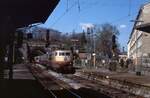 Die alte, nur zweigleisige Tunnelausfahrt Mainz Süd am 13.8.1994 mit 103 123.