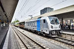 187 301-7 durchfährt mit einem Güterzug Mannheim Hbf.