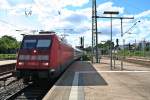 101 056-0 mit dem IC 2311 von Westerland (Sylt) nach Stuttgart Hbf am frühen Abend des 24.05.14 bei der Einfahrt in Mannheim Hbf.