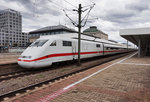 401 060-9 hält am 28.3.2016 als ICE 1094 (Stuttgart Hbf - Frankfurt (M) Flughafen Fernbf - Hamburg Hbf - Kiel Hbf) in Mannheim Hbf.