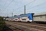 Nachschuss auf Mälartåg 005 (701 105-7/701 605-6), als dieser am 10.09.2018 zwischen Adapterwagen und mit der RADVE 111 222-6 auf dem Überholgleis in Müllheim (Baden) abgestellt