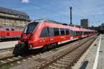 2442 201-6 steht am 15.8.2017 als RB59519 nach Weilheim(Oberbay) im Münchener Hauptbahnhof bereit.