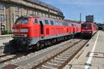 218 429-9 und 218 446-3 treffen am 15.8.2017 im Münchener Hauptbahnhof auf 111 095-6 mit dem RE4858 nach Nürnberg Hauptbahnhof.