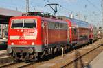 111 055-0 und 111 065-9 (Zugschluss) erreichen am 14.8.2017 mit dem RE4053 von Passau Hauptbahnhof den Münchener Hauptbahnhof.