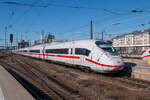 407 001/501 und 407 005/505 erreichen als ICE 527 aus Dortmund den Hauptbahnhof in München.