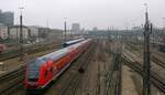 Blick auf das Vorfeld des Münchner Hauptbahnhof am trüben 5.4.13, südlich des Stellwerks. Aufgenommen von der Hackerbrücke.