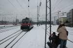 Bitte nicht stren: 1116 035 im Railjet-Vordesign am 21.02.08 im Mnchner Hbf interressiert nicht nur mich.