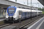 MÜNSTER, 10.07.2016, Triebwagen 352 der Bahngesellschaft national express als RE 7 im Zielbahnhof Münster Hbf; dieser Zug fährt nach kurzem Aufenthalt zurück als RE 7 nach Düsseldorf Hbf