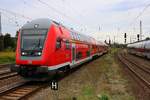 DABpbzfa mit Schublok 146 023 der Elbe-Saale-Bahn (DB Regio Südost) als RE 16313 (RE30) von Magdeburg Hbf erreicht seinen Endbahnhof Naumburg(Saale)Hbf auf Gleis 3.