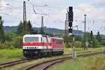 Blick auf 143 822 und 155 119 in Naumburg Hbf.