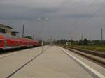 Der modernisierte Bahnsteig 4 und 5, am 08.09.2013 in Naumburg (Saale) Hbf.