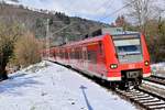 Einfahrt des 425 317 als S1 nach Osterburken am 11.2.2021 in Neckargerach.