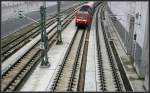 Schöne neue Bahnwelt - 

Ein Teilstück des Bahnprojektes Stuttgart - Ulm ist schon fertiggestellt und zwar der Bahnhof Neu-Ulm 21. Hier ein Blick auf die westliche Zufahrtsrampe des neuen Bahnhofes mit seinen vier Gleisen im Betontrog. 

15.03.2008 (M)