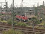 Am 19.06.2014 standen 294 675-4, 294 582-2 und 294 725-7 im Neusser Güterbahnhof am Stellwerk abgestellt. An dem Feiertag war im Güterbahnhof kaum was los.
Fotografiert von einem Radweg auf die Fesser Straße.

Neuss 19.06.2014