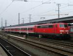 111 057 steht am 14.12.13 mit einer RB aus Allersberg im Nrnberger Hbf.