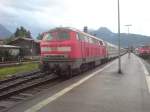 218 196-4 stellt gerade IC 2084 auf Gleis 4 Bereit für die fahrt nach Augsburg Hbf am, 21.07.08 in Oberstdorf