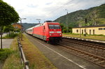 In Oberwesel bei der Durchfahrt machte ich dieses Foto von der 101 145-1 mit einem IC der rheinaufwärts unterwegs war am Abend des 8.7.2016