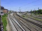 Offenburg, Blick von Süden auf den Bahnhof und die Gleisanlagen, Juni 2020