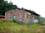 Hinter der Kaolinverladung in Oschatz steht dieser Gterschuppen, 28.07.07