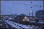 Am Wintermorgen des 28.1.2004 macht die DVD Werbelok 101029-7 um 7.53 Uhr mit ihrem Intercity Richtung Niederlande Halt im unteren Bahnhof des HBF Osnabrück.