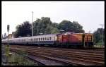 Regionalverkehr Münsterland Lok 28, eine Deutz Diesel Lok, biegt am 2.7.1989 im Bahnhof Osnabrück Eversburg um 12.15 Uhr auf die Tecklenburger Nordbahn in Richtung Mettingen ab.