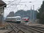 Whrend 429 028 Pause hlt,fuhr am 13.Mrz 2011 IC 2212 aus Koblenz, geschoben von 101 133,in Binz ein.