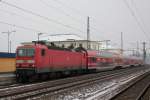 143 339 an der S1 nach Bad Schandau im Bahnhof Pirna.