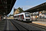 1648 924-6 (Alstom Coradia LINT 41) wartet im Bahnhof Quedlinburg auf Gleis 1 die planmäßige Kreuzung mit dem Gegenzug nach Magdeburg Hbf ab, der sich - wer wirklich sehr genau hinsieht -