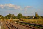 Blick auf die größtenteils verwaisten Gleisanlagen des Bahnhofs Querfurt.