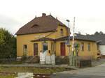 20.09.2008 Dienstgebäude des Haltpunktes Ludwigschorgast an der Strecke Kulmbach - Neuenmarkt-Wirsberg