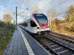 Hegne am 18.11.2022 mit 521 204 als Seehas Richtung Konstanz