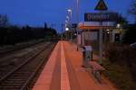 Nachtleben am Bahnhof Odendorf (SU-Kreis)!! Die Ruhe vor dem Sturm, 5 Minuten kam die S-Bahn und es wimmelte von Leuten ( 4 Personen !!).