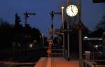 1 Minute vor 1700 Uhr - und schon stockduster - Bahnhof Odendorf im Rhein-Sieg Kreis - 21.11.2009