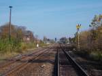 Vom Bahnübergang Lindenallee aus hat man einen guten Blick auf den Einfahrbereich von Fredersdorf(b.Berlin).Aufnahme vom 27.Oktober 2014.