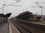 Das Bahnhofsgebäude von Velgast(Strecke Stralsund-Rostock),ohne Fahrkartenausgabe und ohne Bahnhofsgaststätte,am 01.Februar 2016.