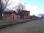 Das Bahnhofsgebäude wird von der Sternberger Tafel genutzt.Aufnahme am 20.März 2016.