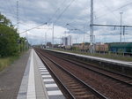 Bahnsteige in Seddin am 16.Mai 2016.Im Hintergrund das Zentralstellwerk vom Rangierbahnhof.