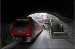 Unter dem Brückenbogen -    Bahnhof Überlingen mit IRE-Triebzug der Baureihe 611 nach Ulm.