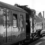 Die Dampflokomotive 99 713 kurz vor der Abfahrt vom Bahnhof Radebeul.