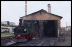 Im alten sächsischen Erscheinungsbild war auch die IV K Lok 132 am 18.5.1996 zu sehen. Sie stand hier angeheizt vor dem Lokschuppen in Radebeul.