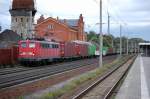 140 621-4 mit einem Containerzug in Rathenow.