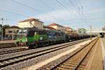 In der Abendsonne am 27.08.2015 fuhr ELL/WLC 193 213  WLC - Von Wien überallhin!  mit einem Kesselzug durch den Hauptbahnhof von Regensburg gen Norden.