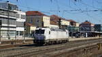 193 247 fährt am 09.03.2022 durch den Rgensburger Hbf.