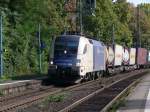 Wiener Lokalbahn mit ES64U2-068 vor einen Gterzug passiert am 22.09.2009 Remagen.