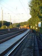 Zur Zeit wird auf der 4 gleisigen Kursbuchstrecke 400 zwischen Rheda-Wiedenbrck und Gtersloh das Gtergleis Hamm-Bielefeld erneuert. Die Sanierung der Gegenrichtung erfolgte im vergangenem
Jahr. Diese Aufnahme ist vom 19.09.2005 