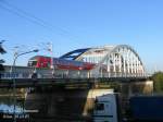 Nachdem die Vorflutbrcken beim Hochwasser 2002 mal wieder starken Schaden genommen hatte (eingestrzt), entschied man sich fr einen verbreiterten Damm u. baute als Verkehrsprojekt Deutsche Einheit eine zweite Brcke fr ein drittes Gleis der Magistrale Dresden - Leipzig ber die Elbe bei Riesa.