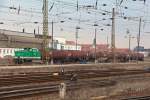 106 010 (345 285-1) der ITL steht am 03.04.13 mit einer Reihe Kesselwagen im Bahnhof Riesa abgestellt.