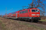 DB Gebrauchtzug wurde von National Express beauftragt einen Umlauf des RB48 als Ersatzzug mit BR 111 und Doppelstockwagen zu fahren.
Am 18.03.2022 fuhr 111 118 ihren Umlauf des RB48 mit Lok Richtung Bonn. Das Bild entstand in Bornheim.